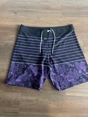 Oakley Black and Purple Striped Floral Swim Board Shorts nwt size 38